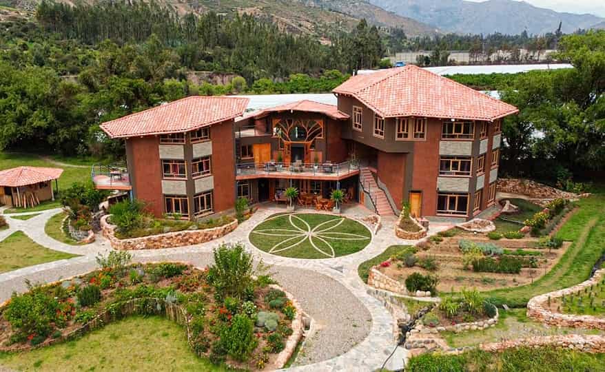 Fleur Lodge: Un Refugio Orgánico y Boutique en el Corazón de la Cordillera Blanca